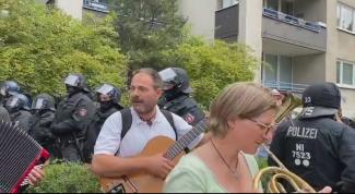 🔴 20:IV Live - Der Kulturtalk mit Dr. Kirsten König am Donnerstag - Streetband Berlin | 12.08.2021